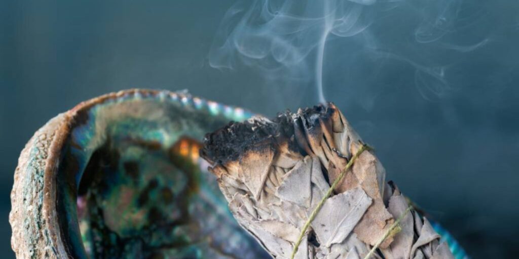 Nettoyage énergétique : pourquoi et comment purifier vos espaces pour préserver votre équilibre